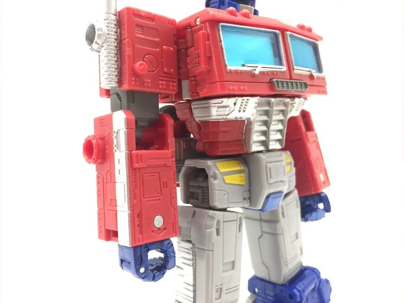 Video Review   Transformers Earthrise Optimus Prime With Screencaps 12 (12 of 39)